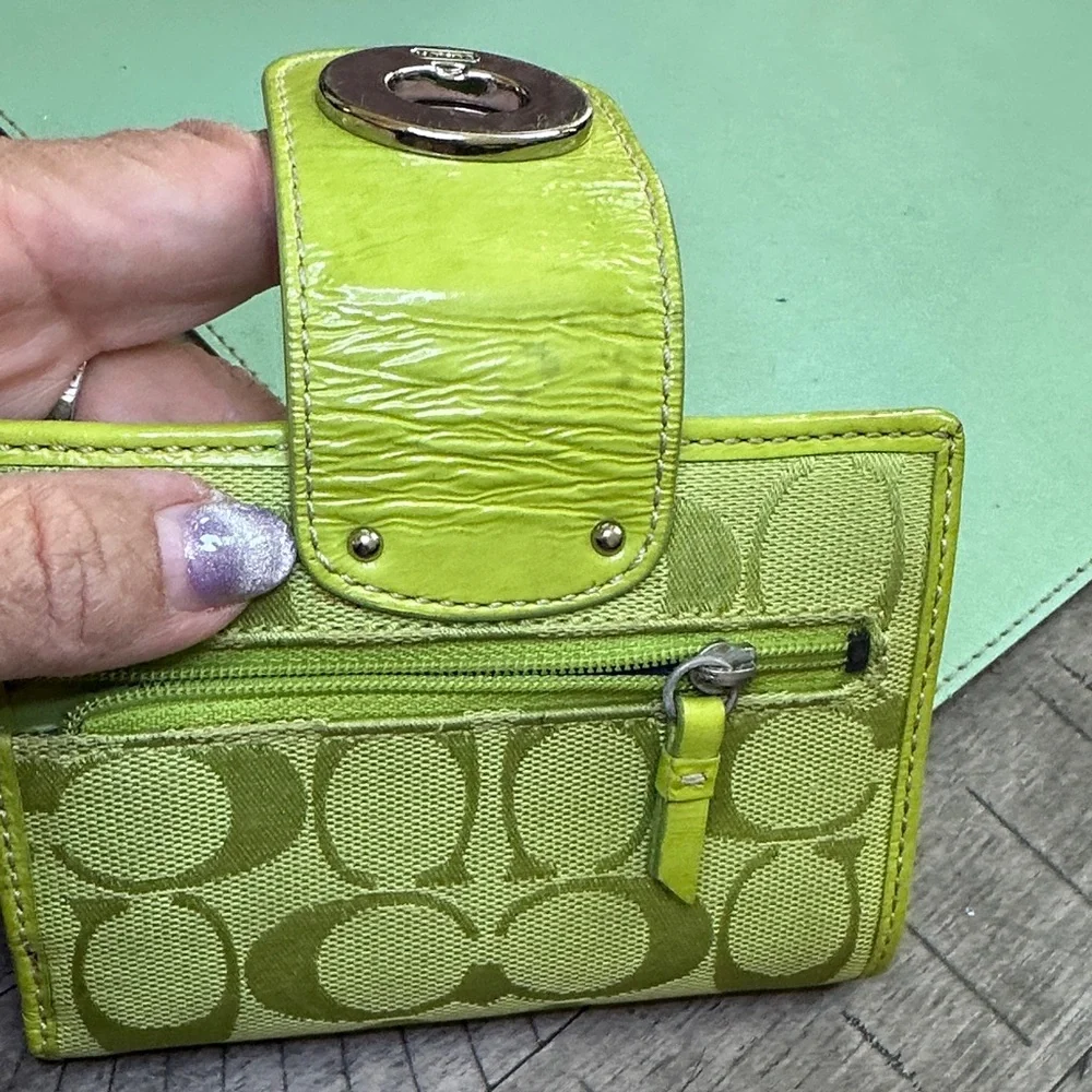 Coach Green Shoulder Bag - Picture 16 of 16